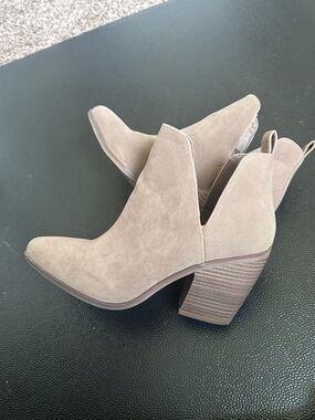Universal Thread Taupe Suede Cutout Block Heel Booties